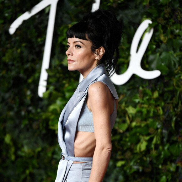 Lily Allen au photocall de la soirée des "British Fashion Awards 2021" à Londres, le 29 novembre 2021.