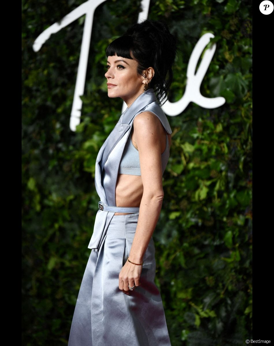 Lily Allen au photocall de la soirée des "British Fashion Awards 2021" à Londres, le 29 novembre 2021.