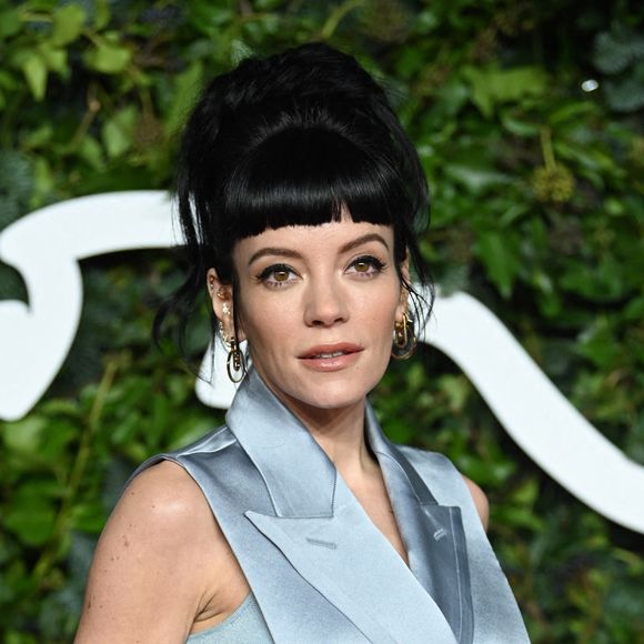 Lily Allen au photocall de la soirée des "British Fashion Awards 2021" à Londres, le 29 novembre 2021.