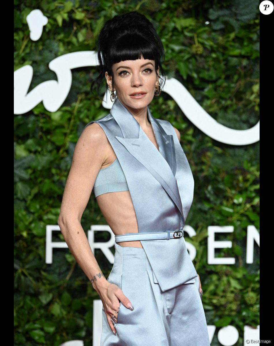 Lily Allen au photocall de la soirée des "British Fashion Awards 2021" à Londres, le 29 novembre 2021.