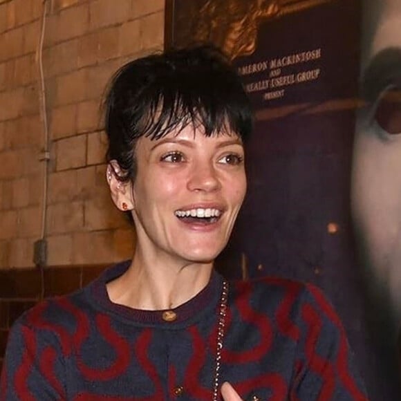 Lily Allen sort de sa représentation au théâtre dans Ghost Story à Londres le 25 août 2021.