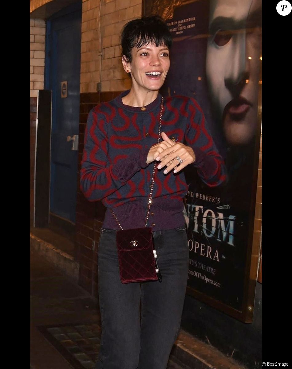 Lily Allen sort de sa représentation au théâtre dans Ghost Story à Londres le 25 août 2021.