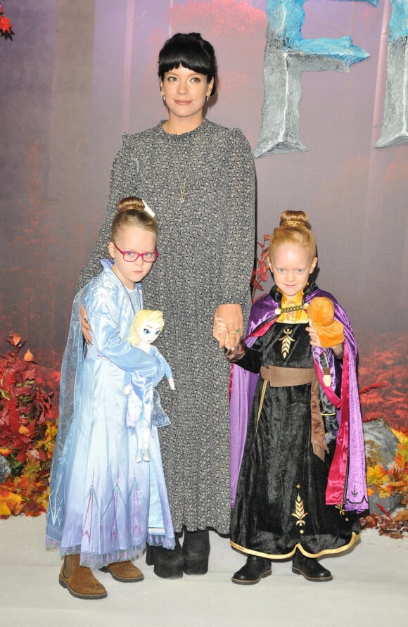 Lily Allen et ses filles, Marnie Rose et Ethel Cooper - Les célébrités assistent à la première de "Frozen 2" à Londres, le 17 novembre 2019.