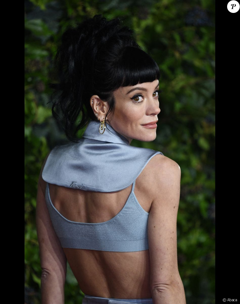 Lily Allen au photocall de la soirée des "British Fashion Awards 2021" à Londres, le 29 novembre 2021.