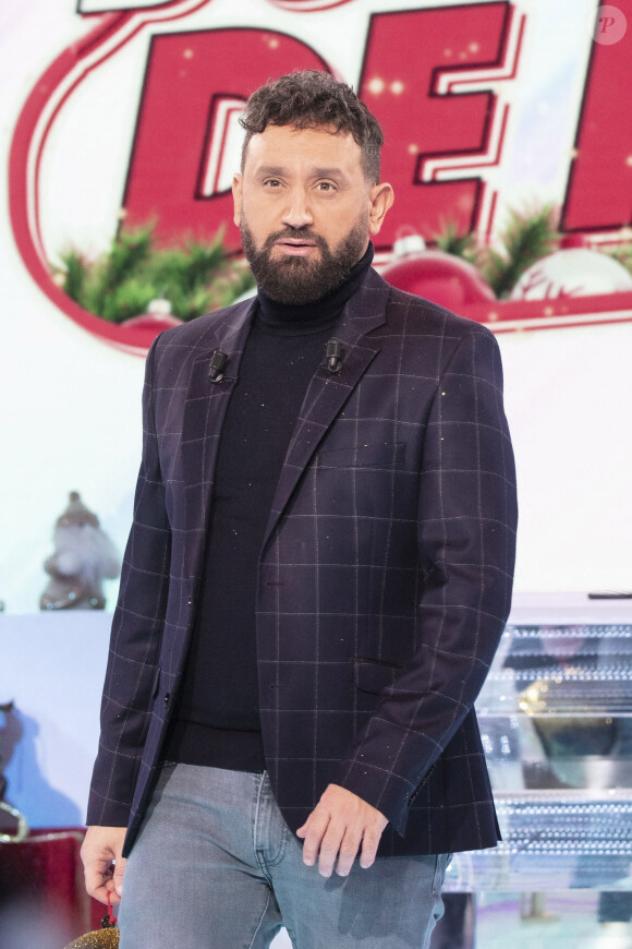 Exclusif - Cyril Hanouna - Sur le plateau de l'émission TPMP (Touche Pas à Mon Poste) présentée par C.Hanouna le 23 novembre 2021. sur C8 - Paris le 23 novembre 2021. © Jack Tribeca / Bestimage