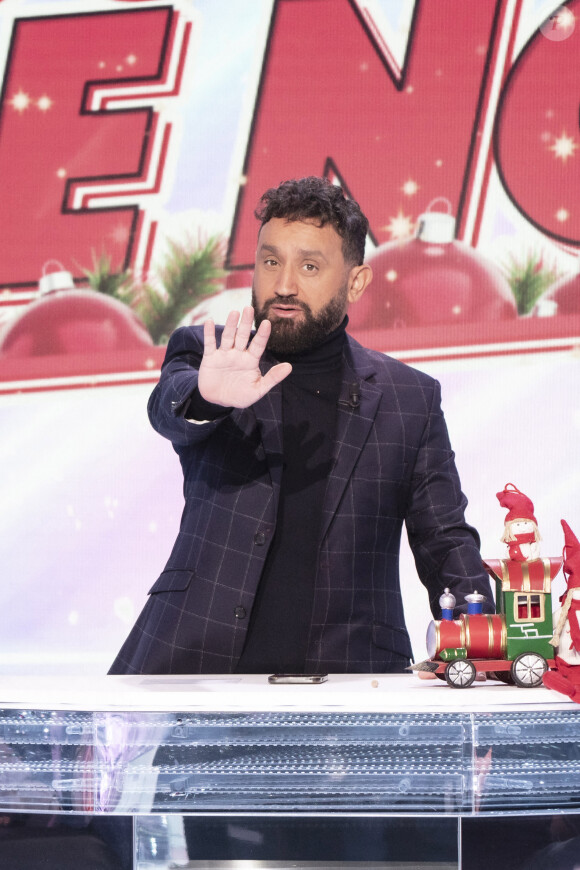 Exclusif - Cyril Hanouna - Sur le plateau de l'émission TPMP (Touche Pas à Mon Poste) présentée par C.Hanouna le 23 novembre 2021. sur C8 - Paris le 23 novembre 2021. © Jack Tribeca / Bestimage