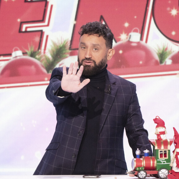 Exclusif - Cyril Hanouna - Sur le plateau de l'émission TPMP (Touche Pas à Mon Poste) présentée par C.Hanouna le 23 novembre 2021. sur C8 - Paris le 23 novembre 2021. © Jack Tribeca / Bestimage