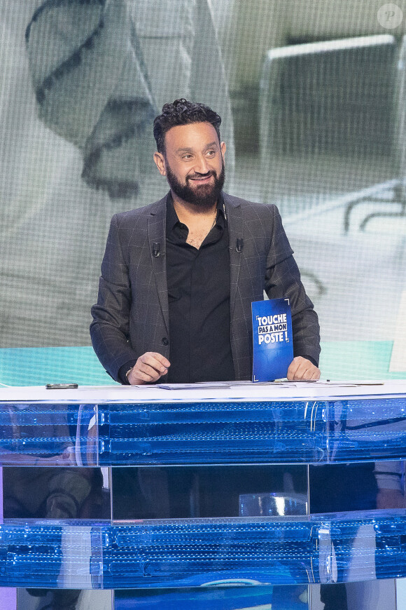 Exclusif - Cyril Hanouna sur le plateau de l'émission TPMP (Touche Pas à Mon Poste) présentée par C.Hanouna sur C8, à Paris, France, le 10 novembre 2021. © Jack Tribeca/Bestimage