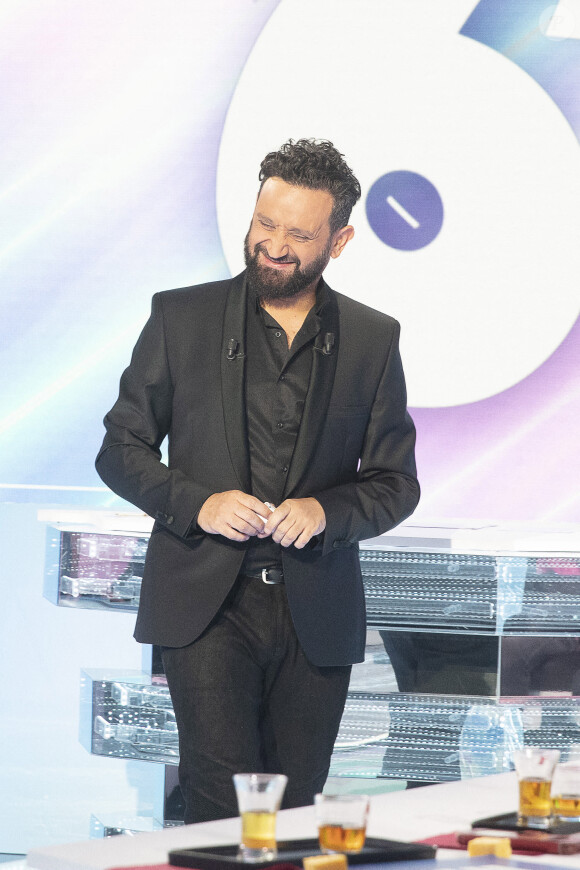 Exclusif - Cyril Hanouna lors de l'émission Touche pas à mon poste (TPMP) diffusée en direct sur C8 le 2 novembre 2021. © Jack Tribeca / Bestimage