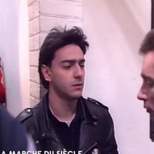 Première apparition d'Yvan Attal au cinéma dans "La Marche du siècle" d'Elie Chouraqui en 1988.