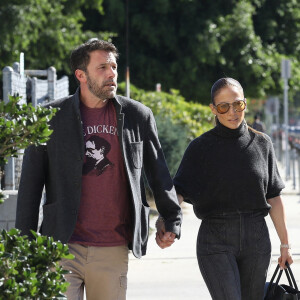Ben Affleck et sa compagne Jennifer Lopez, main dans la main, arrivent dans un studio d'enregistrement à Los Angeles.