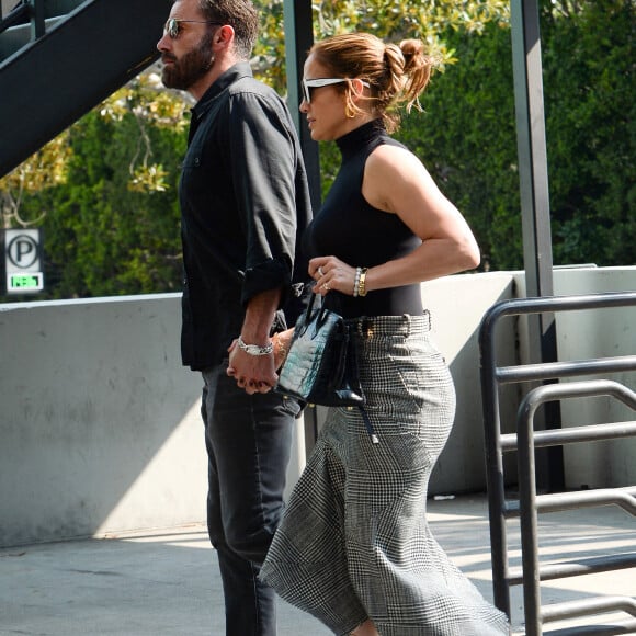 Ben Affleck et sa compagne Jennifer Lopez vont faire du shopping chez Zara à Los Angeles le 24 aout 2021.