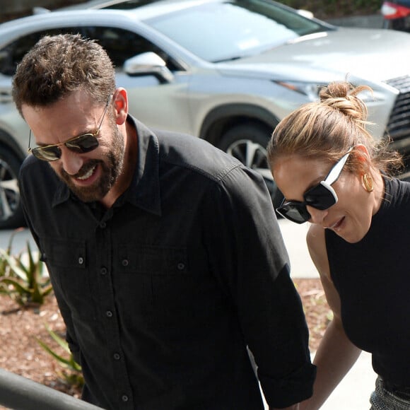 Ben Affleck et sa compagne Jennifer Lopez vont faire du shopping chez Zara à Los Angeles le 24 aout 2021.