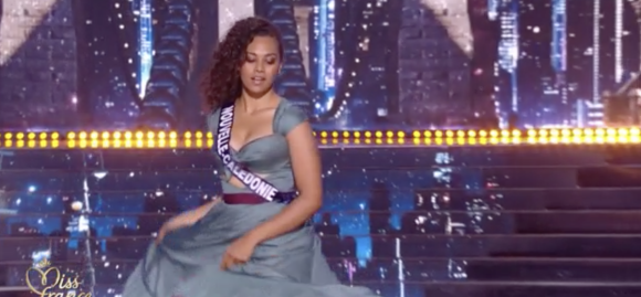 Miss Nouvelle-Calédonie : Emmy Chenin, 18 ans, 1,75 m, étudiante en Licence de Langues Etrangères. Election Miss France 2022 sur TF1, le 11 décembre 2021.