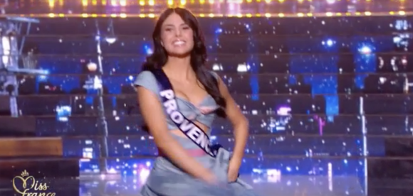 Miss Provence 2021 : Eva Navarro, 19 ans, 1,70 m, études en relations publiques et événementiel. Election Miss France 2022 sur TF1, le 11 décembre 2021.