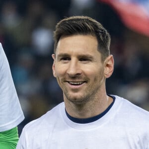 Lionel Messi présente son 7ème ballon d'Or - Match de Ligue 1 Uber Eats "PSG contre Nice (0-0)" au Parc des Princes à Paris le 1er décembre 2021. © Cyril Moreau/Bestimage