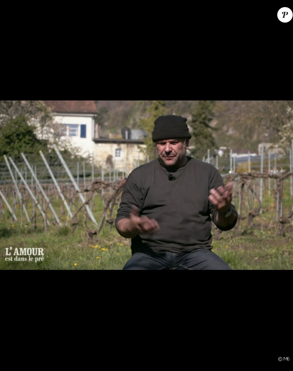Jean-Daniel lors du séjour à la ferme avec ses prétendantes Zakia et Céline dans "L'amour est dans le pré" - Épisode du 8 novembre 2021, M6