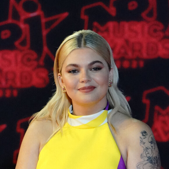 Louane Emera lors de la 23ème édition des NRJ Music Awards 2021 au Palais des Festivals de Cannes, le 20 novembre 2021.