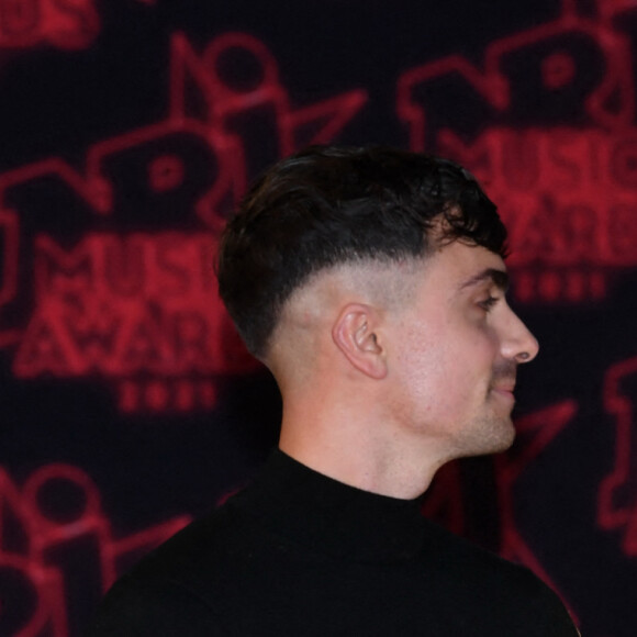 Florian Rossi et sa compagne Louane Emera lors de la 23ème édition des NRJ Music Awards 2021 au Palais des Festivals de Cannes, le 20 novembre 2021. © Rachid Bellak/Bestimage