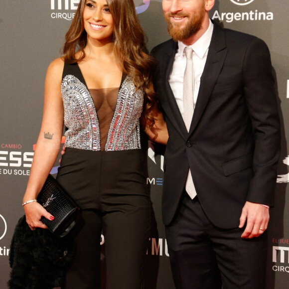 Lionel Leo Messi et sa femme Antonella Rocuzzo au photocall du spectacle du Cirque du Soleil à Barcelone, le 31 janvier 2019.