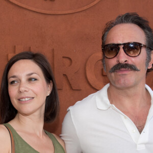 Jean Dujardin et sa compagne Nathalie Pechalat au village lors de la finale homme des internationaux de France de Roland Garros à Paris, le 11 juin 2017. © Dominique Jacovides - Cyril Moreau/ Bestimage 