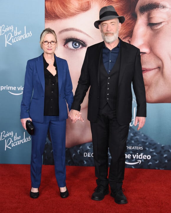J.K. Simmons et sa femme Michelle Schumacher à l'avant-première du film "Being The Ricardos" à Los Angeles, le 6 décembre 2021.