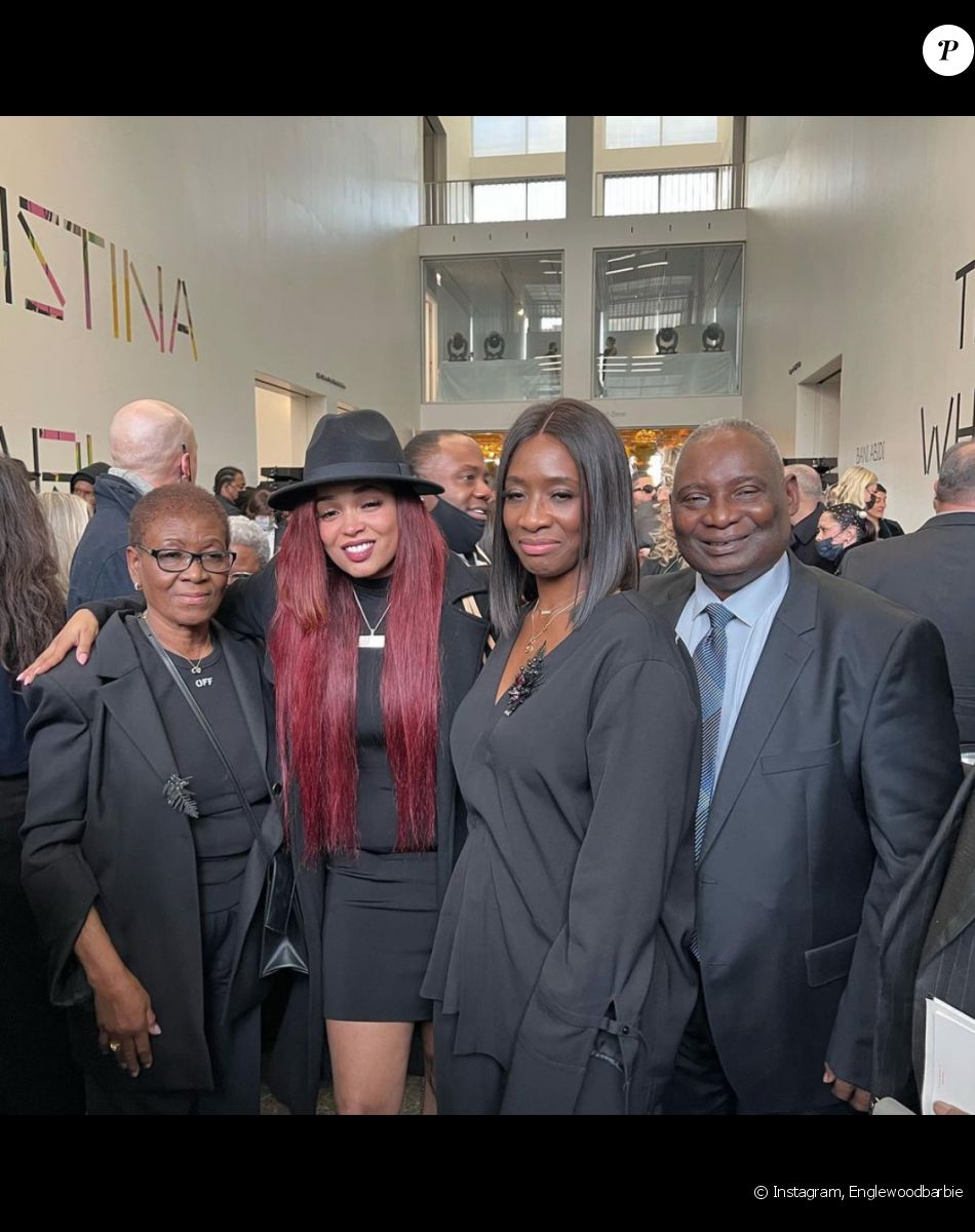 Les parents de Virgil Abloh, Nee et Eunice, et leur fille Edwina (la soeur de Virgil), réunis aux obsèques du défunt créateur de mode. Le 6 décembre 2021.