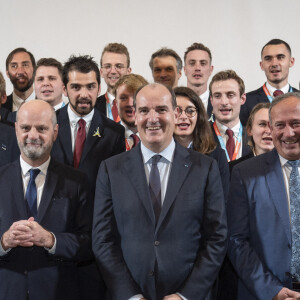 Sophie Cluzel, secrétaire d'état en charge des personnes handicapées, Jean Michel Blanquer, ministre de l'Education nationale, Jean Castex, premier ministre, Armel Le Compagnon president Euroskills France et Elisabeth Borne, ministre du travail, avec l'equipe de France des metiers lors de la réception de l'équipe de France des métiers à Matignon le 4 novembre 2021