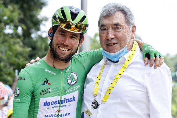 Mark Cavendish et la légende belge du cyclisme Eddy Merckx assiste au départ de la 19 ème étape du Tour de France entre Mourenx et Libourne, le 16 juillet 2021. © Photo News / Panoramic / Bestimage