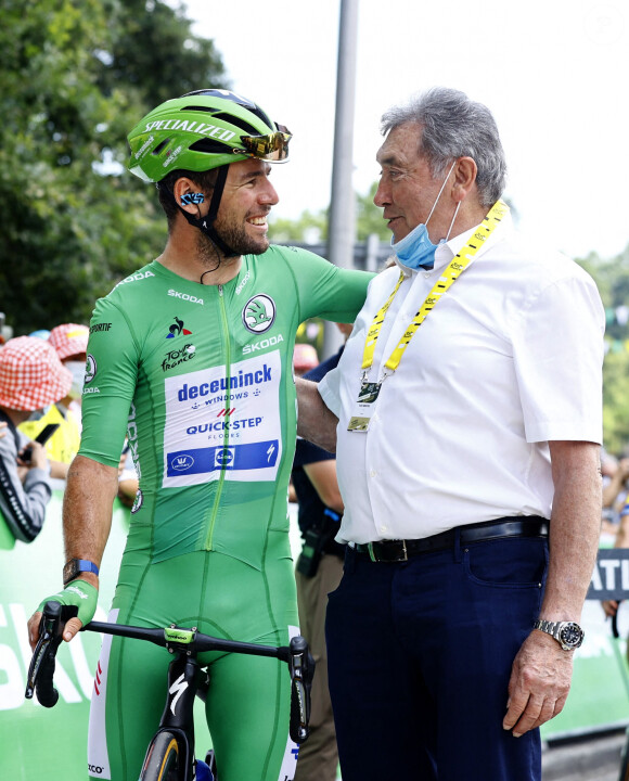Mark Cavendish et la légende belge du cyclisme Eddy Merckx assiste au départ de la 19 ème étape du Tour de France entre Mourenx et Libourne, le 16 juillet 2021. © Photo News / Panoramic / Bestimage