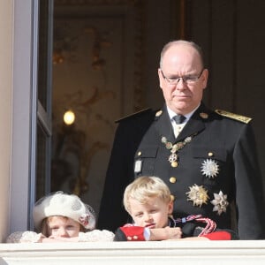 Le prince Albert II de Monaco et ses enfants, le prince héréditaire Jacques de Monaco et sa soeur la princesse Gabriella de Monaco - La famille princière de Monaco apparaît au balcon du palais lors de la fête nationale de Monaco. © Bebert-Jacovides/Bestimage