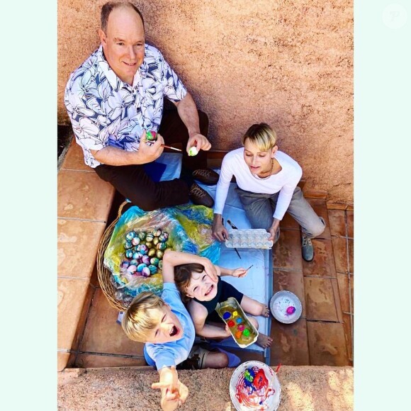 La princesse Charlene, le prince Albert de Monaco et leurs enfants, Jacques et Gabriella, sur Instagram pour Pâques, avril 2021.