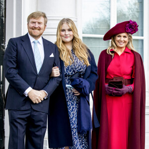 La reine Maxima, le roi Willem-Alexander, la princesse Amalia - La famille royale des Pays-Bas à leur arrivée à une session extraordinaire du Conseil d'Etat au palais Kneuterdijk à La Haye.