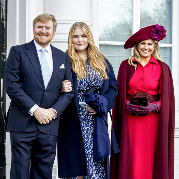 La reine Maxima, le roi Willem-Alexander, la princesse Amalia - La famille royale des Pays-Bas à leur arrivée à une session extraordinaire du Conseil d'Etat au palais Kneuterdijk à La Haye.