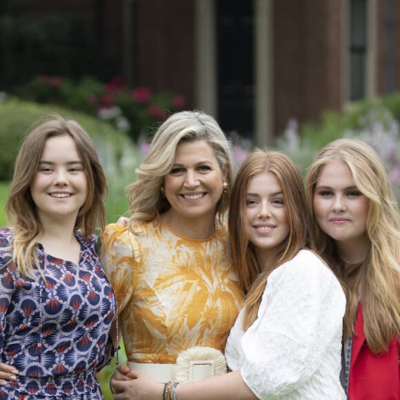 La reine Maxima des Pays-Bas avec la princesse Catharina-Amalia des Pays-Bas, la princesse Alexia des Pays-Bas, la princesse Ariane des Pays-Bas - La famille royale des Pays-Bas lors de la séance photo d'été dans les jardins du palais Huis ten Bosch à La Haye, Pays-Bas, le 16 juillet 2021.