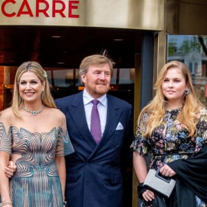 La reine Maxima et le roi Willem-Alexander des Pays-Bas, la princesse Amalia, la princesse Ariane et la princesse Alexia et la princesse Beatrix arrivant au théâtre Carre pour l'émission spéciale "Une vie pleine de musique" à l'occasion du 50 ème anniversaire de la reine qui aura lieu le 17 mai 2021 à Amsterdam. Amsterdam le 12 mai 2021