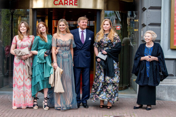 La reine Maxima et le roi Willem-Alexander des Pays-Bas, la princesse Amalia, la princesse Ariane et la princesse Alexia et la princesse Beatrix arrivant au théâtre Carre pour l'émission spéciale "Une vie pleine de musique" à l'occasion du 50 ème anniversaire de la reine qui aura lieu le 17 mai 2021 à Amsterdam. Amsterdam le 12 mai 2021
