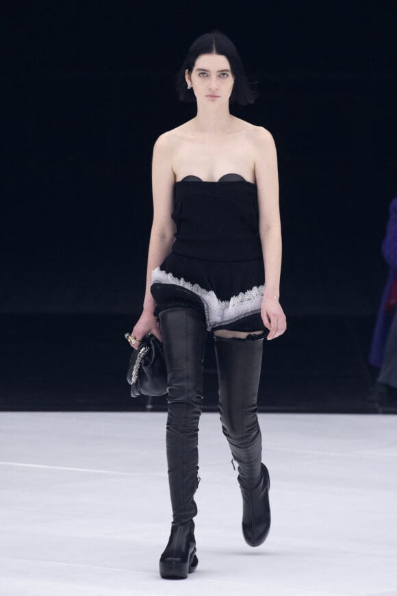 Meadow Walker, la fille de Paul Walker, défile pour Givenchy (collection prêt-à-porter printemps-été 2022) à la Paris La Défense Arena. Nanterre, le 3 octobre 2021.