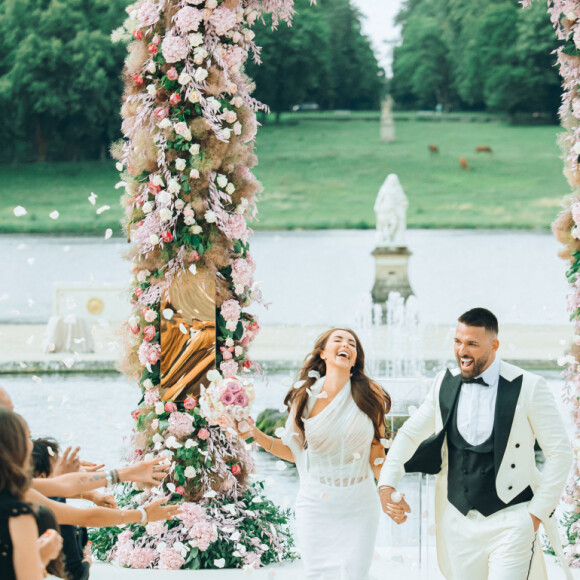 Exclusif - Mariage de Nabilla Benattia (robe de mariée créée par Jean-Paul Gaultier) et Thomas Vergara au château de Chantilly, France, le 5 juillet 2021. © Benjamin Decoin/Bestimage 