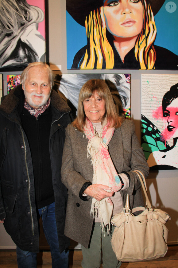 Jean-Jacques Debout et sa femme Chantal Goya - Vernissage de l'exposition de la vente aux enchères au profit de la fondation Brigitte Bardot à la galerie Drouot à Paris. Le 4 novembre 2021 