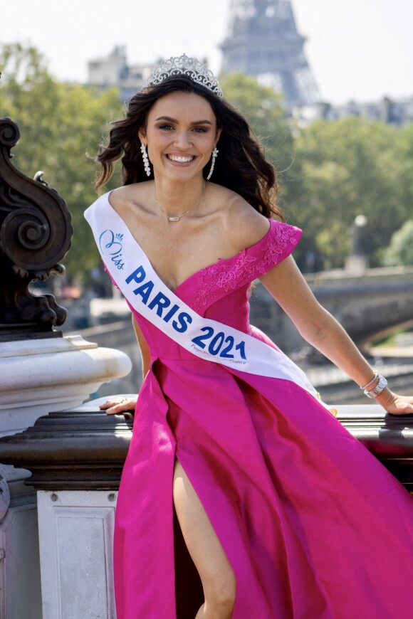 Shooting photo de Diane Leyre Miss Île-de-France 2021 et Miss Paris 2021, à Paris, France, le 21 juillet 2021. © Edward Tur via Bestimage