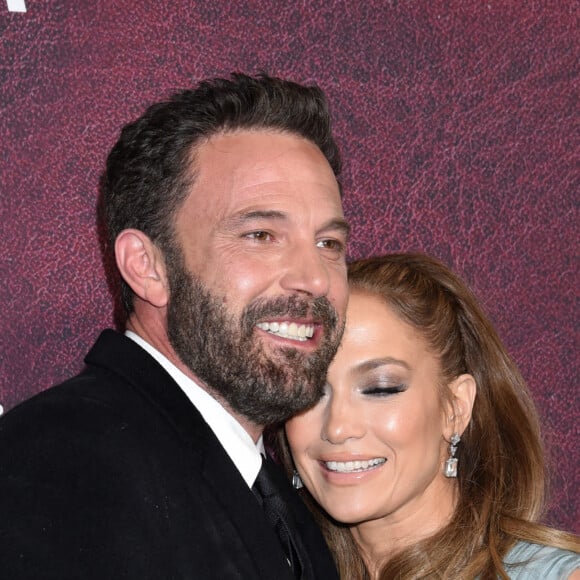 Ben Affleck et Jennifer Lopez assistent à l'avant-première du film "The Tender Bar" au TCL Chinese Theatre. Los Angeles, le 12 décembre 2021.