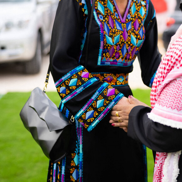 La reine Rania, visite de petits projets locaux dans le district d'Al-Sarhan à Mafraq, Jordanie le 2 novembre 2021.