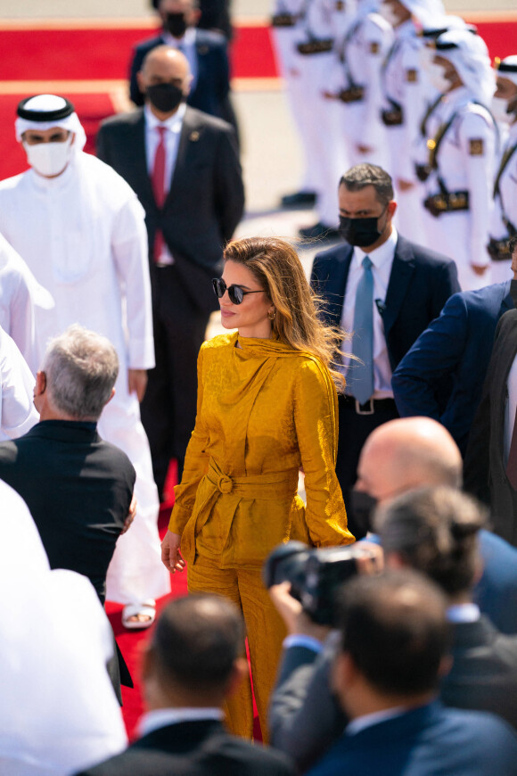 La reine Rania de Jordanie est en voyage officiel à Doha au Qatar le 13 octobre 2021.