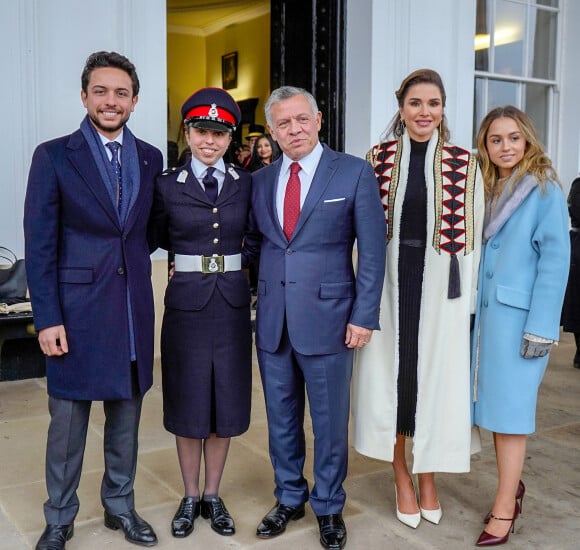 Prince Hussein, Salma bint Abdallah, le roi Abadallah et la reine rania, la princesse Iman - La famille royale de Jordanie à Sandhurst, Royaume-Uni, pour voir la graduation de la Princesse Salma bint Abdallah II à l'academie Militaire Royale le 24 novembre 2018.