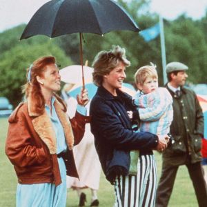 Sarah Ferguson, Diana et son fils le prince Harry lors d'une partie de polo à Windsor.