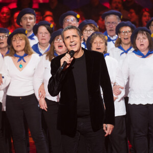 Julien Clerc - Deuxième jour de la 33ème édition du Téléthon au Parc de la Villette à Paris le 7 décembre 2019. © Tiziano Da Silva/Bestimage