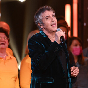 Julien Clerc à la 35 ème édition du Téléthon sur France 2 à Paris le 5 décembre 2021. © MPP / Bestimage