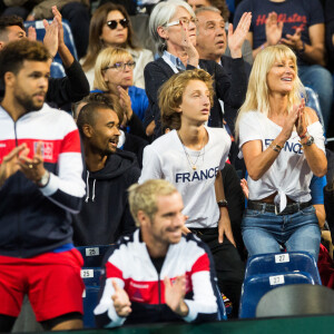 Joalukas Noah et sa mère Isabelle Camus et Clémence Bertrand (compagne de Lucas Pouille) lors du match opposant le joueur de tennis français Lucas Pouille, et le joueur espagnol Roberto Bautista Agut, lors de la Demi finale simple de la Coupe Davis de tennis France / Espagne, remportée par la France, à Villeneuve-d'Ascq, France, le 14 septembre 2018.