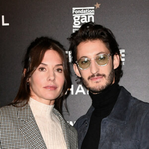 Pierre Niney et sa femme Natasha Andrew - Avant première du film "Amants" lors de la soirée d'ouverture de la rétrospective Nicole Garcia à la cinémathèque française à Paris le 15 novembre 2021. © Veeren/Bestimage